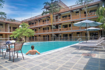 Jungle Safari Resort ,Chitwan